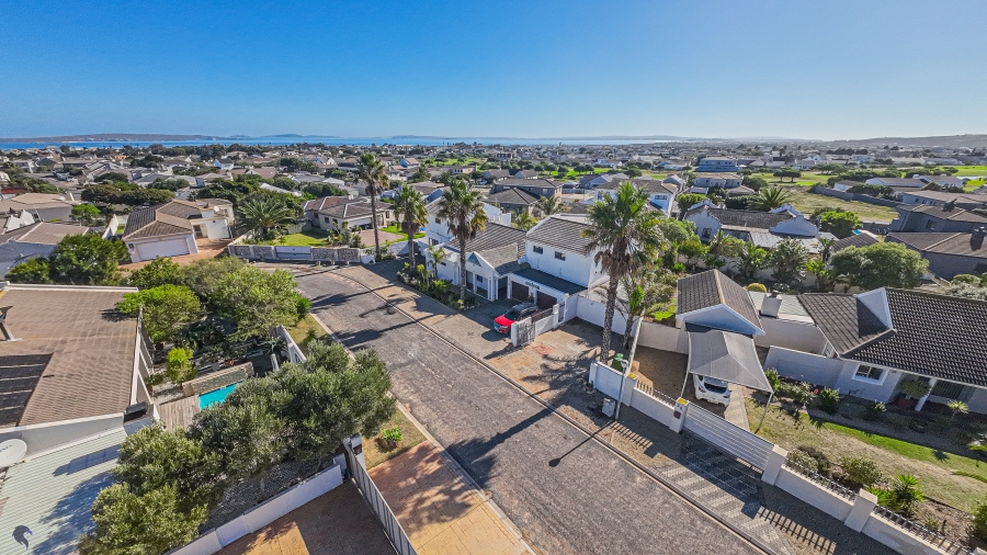 8 Bedroom Property for Sale in Country Club Western Cape